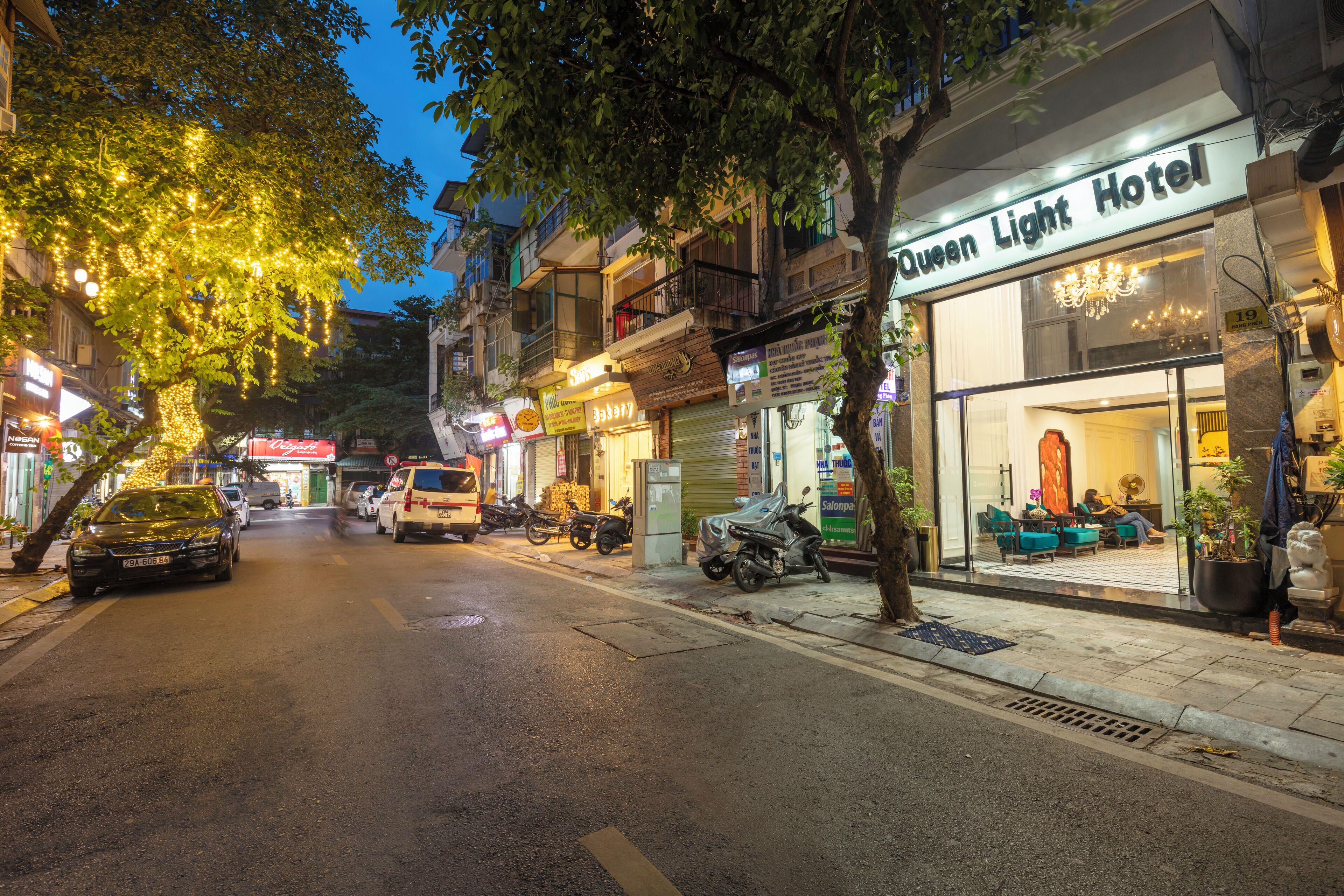 Queen Light Hotel - Ha Noi Old Quater — Фото 1